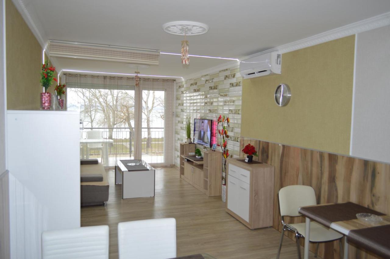 Siófok Ezüstpart Granada 2 Közvetlen Vizparti Apartman Daire Dış mekan fotoğraf