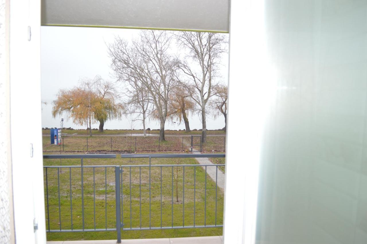 Siófok Ezüstpart Granada 2 Közvetlen Vizparti Apartman Daire Dış mekan fotoğraf